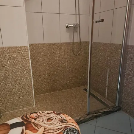 13 Apartment *
